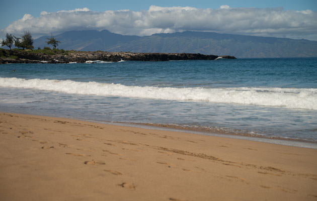 sandy-beach-molokai-depositphotos